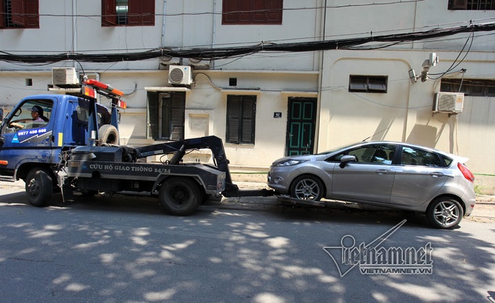 Pavement encroachment remains rampant in Hanoi - 11 Pavement encroachment remains rampant in Hanoi - 11