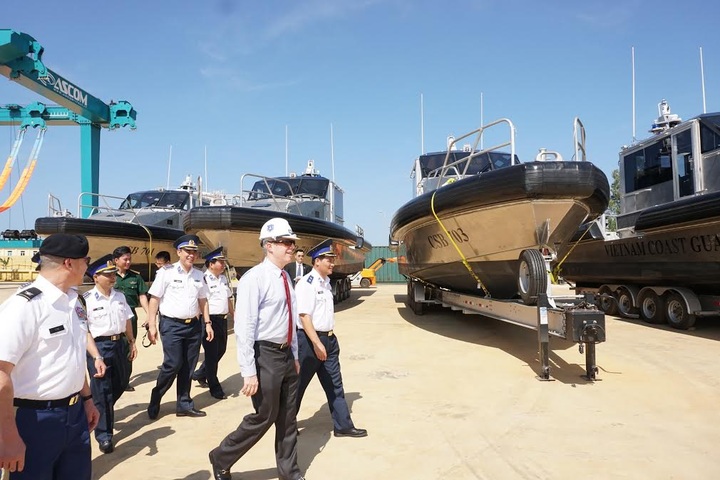 US transfers six coastal patrol boats to Vietnam - 1