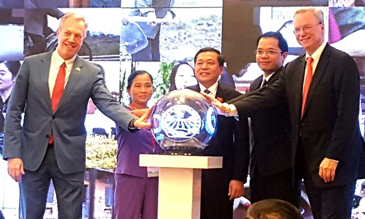 Google helps train Vietnamese farmers about information technology - 1