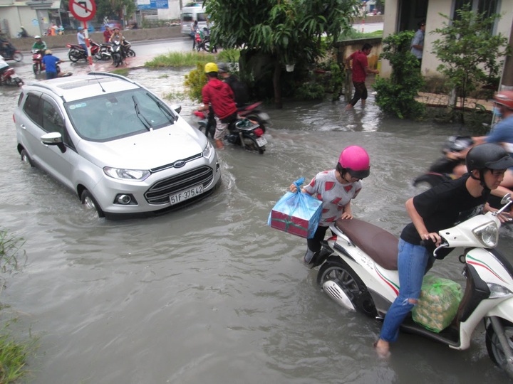 North-South rail delay due to flood - 1