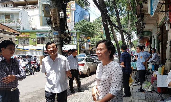 Former state president enjoys lunch with low-income people - 1