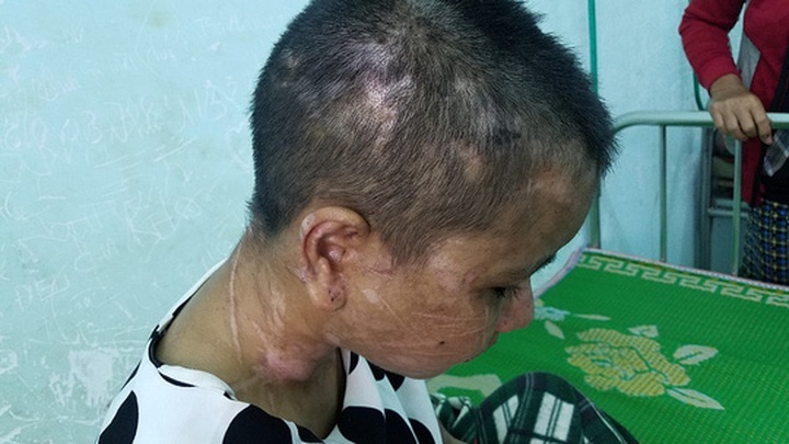 Woman suffers prolonged torture by cafe owner - 1