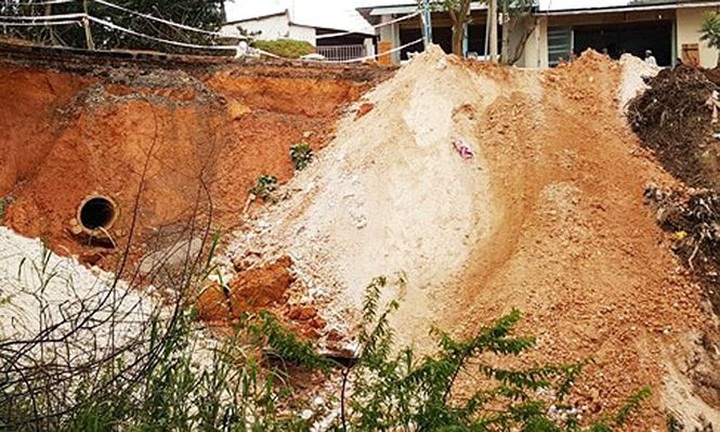 Dalat roads suffer erosion - 2