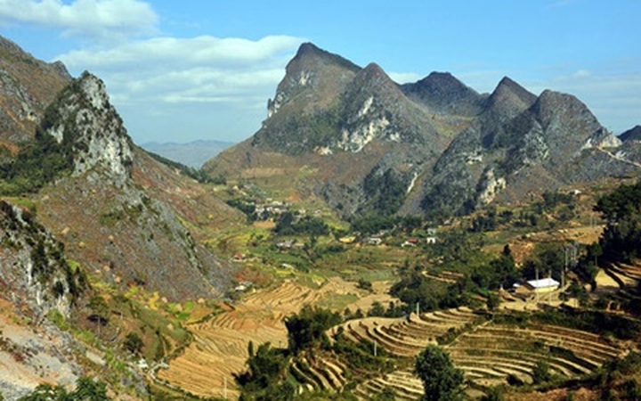 Travel agents offer holiday deals - 1 Travel agents offer holiday deals - 1