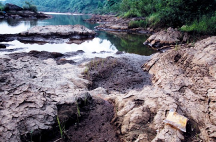 Exhibition tells the story of the Huong River - 6 Exhibition tells the story of the Huong River - 6