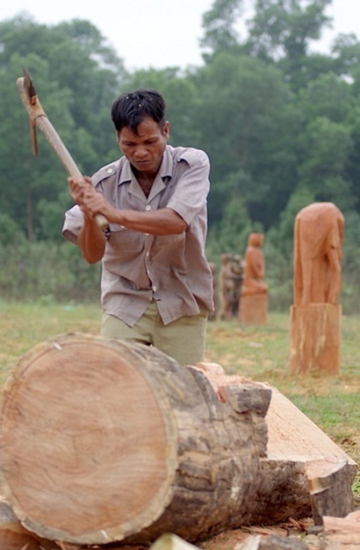 Ethnic funerary sculpture exhibition in Hanoi - 1