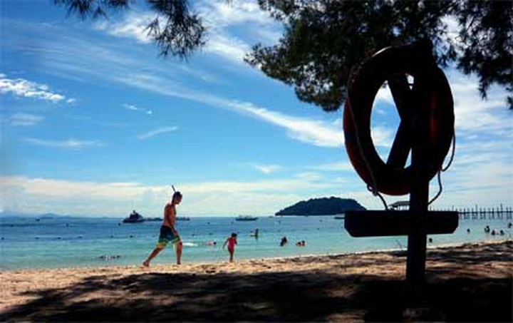 Malaysian island offers jungle getaway - 1