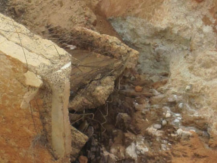 Dam break causes huge losses and threatens community - 7 Dam break causes huge losses and threatens community - 7