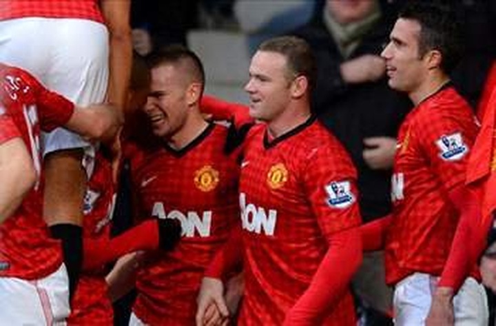 MU 3-1 Sunderland: Rooney & Van Persie restore six-point gap over City - 1