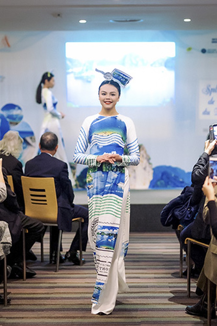 Ao dai fashion show on Vietnam’s sea and islands held in Paris - 5
