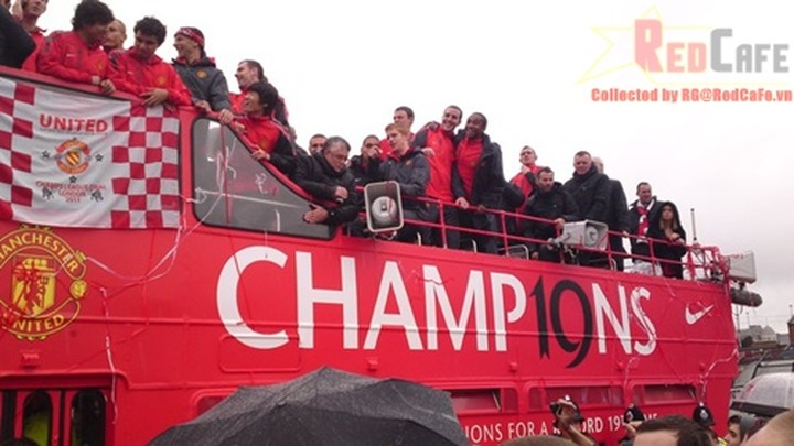 Premier League trophy to visit Vietnam - 1