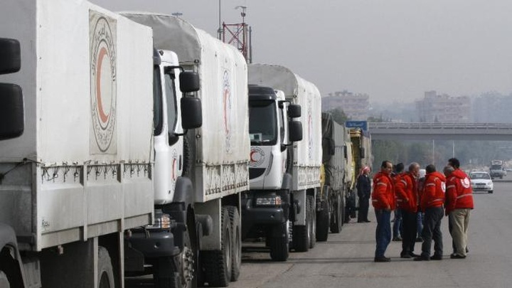 Aid trucks enter starvation-hit Syria town - 1
