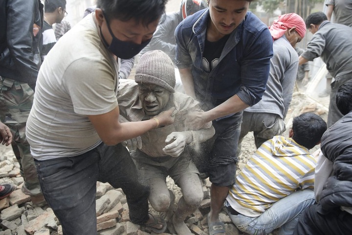 Earthquake in Nepal Kills Hundreds and Levels Buildings - 1
