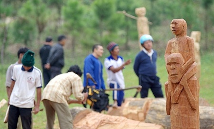 Ethnic funerary sculpture exhibition in Hanoi - 3