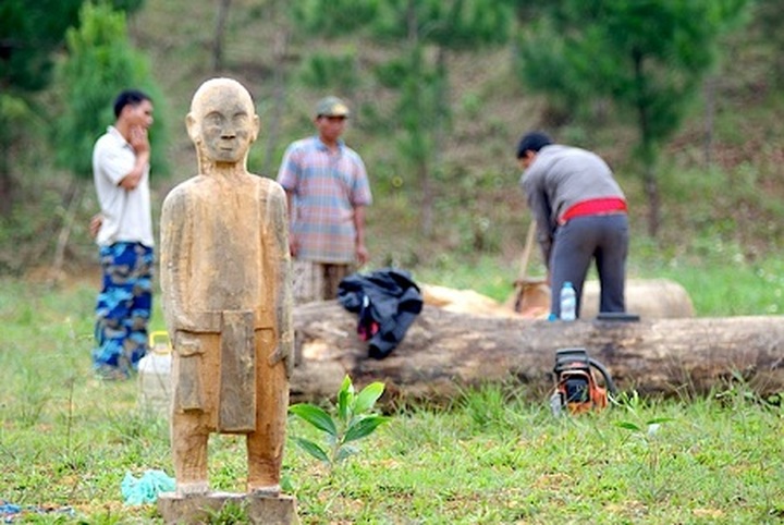 Ethnic funerary sculpture exhibition in Hanoi - 4
