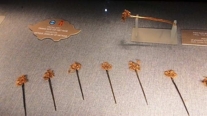 Ancient jewellery on display in Hue - 6