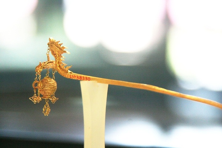 Ancient jewellery on display in Hue - 8