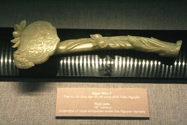 Ancient jewellery on display in Hue - 3