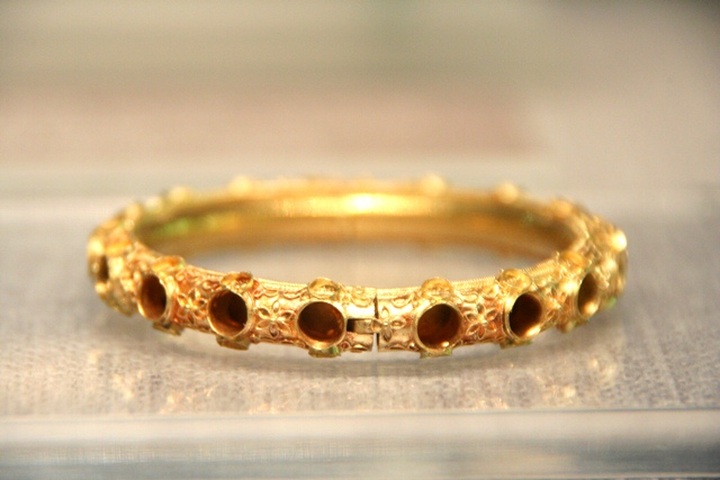 Ancient jewellery on display in Hue - 4