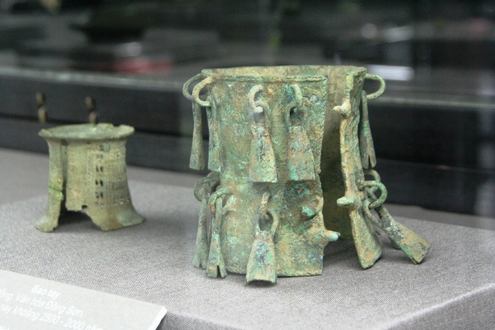 Ancient jewellery on display in Hue - 10