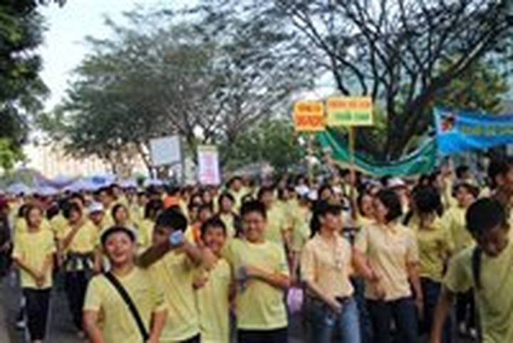 PMH raises VND2.3 billion for poor people - 1