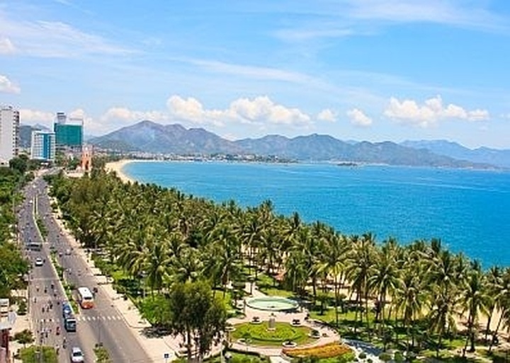 Working groups hold nine meetings on 4th day of SOM1 - 1