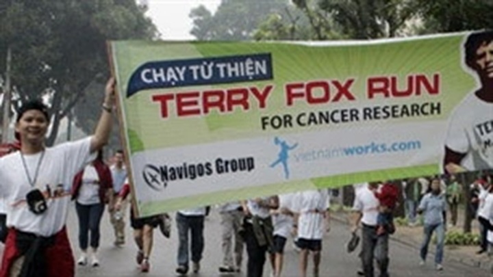 Thousands run to raise funds for cancer patients - 1 Thousands run to raise funds for cancer patients - 1