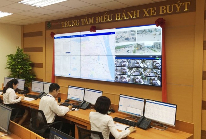 Hanoi launches bus operation centre - 1 Hanoi launches bus operation centre - 1