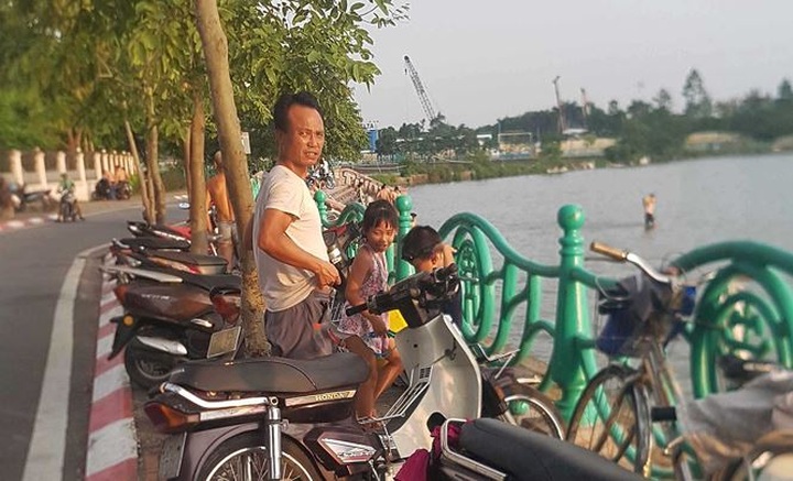 Swimming continues in West Lake despite mass fish deaths - 3