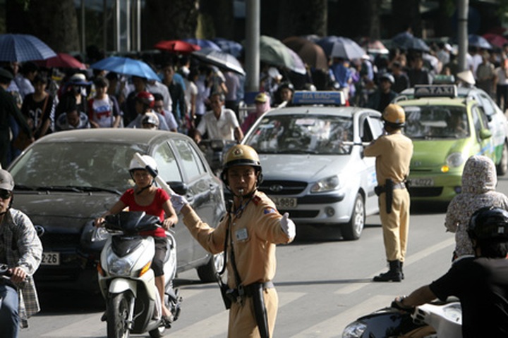 Moving photos at General Giap’s house on final tribute day - 2 Moving photos at General Giap’s house on final tribute day - 2