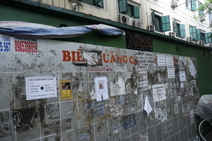 Public advertising boards in Hanoi misused - 3