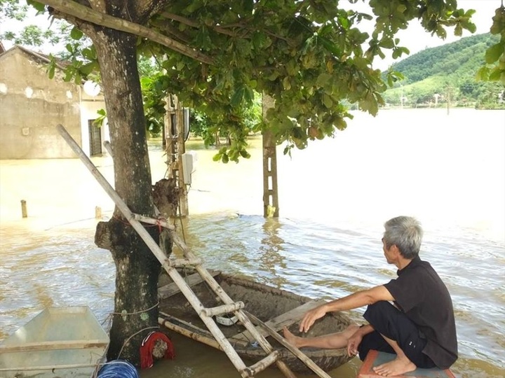 Hundreds evacuated in Thanh Hoa flood - 6
