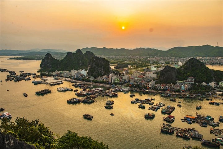 Resorts in protected bay to be axed - 1