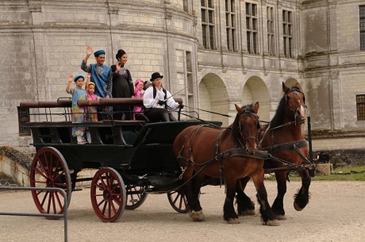 Vietnamese Ao dai graces stage at Chambord Castle - 14