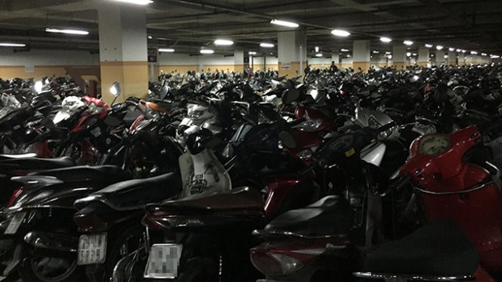 Hanoi sets stricter rules on parking area at buildings - 1