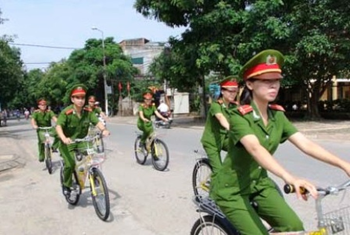 Thanh Hoa City police hope to improve image with bicycles - 2 Thanh Hoa City police hope to improve image with bicycles - 2
