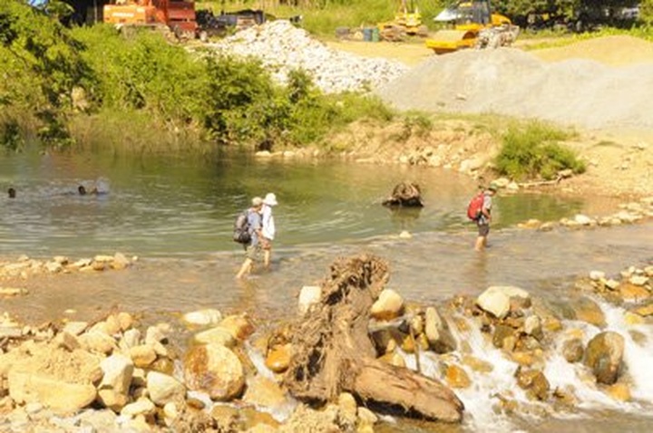 Chapor Waterfall appeals to adventurers - 1