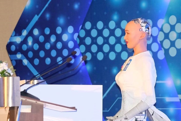 Robot citizen Sophia speaks at Industry 4.0 Summit & Exhibition - 3