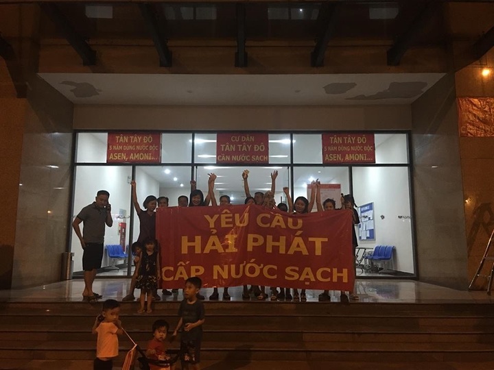 Thousands in Hanoi struggle with contaminated water - 3 Thousands in Hanoi struggle with contaminated water - 3