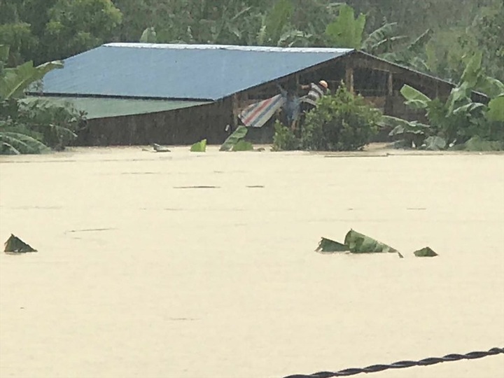 Villages isolated by rising flood water in Kon Tum - 1