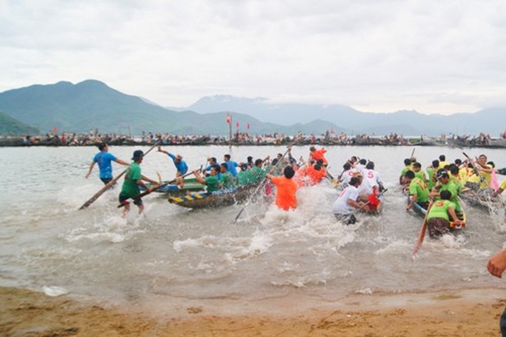 Boat race on Tam Giang Lagoon - 2 Boat race on Tam Giang Lagoon - 2