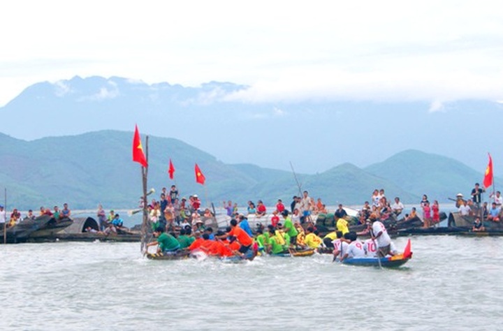 Boat race on Tam Giang Lagoon - 3 Boat race on Tam Giang Lagoon - 3