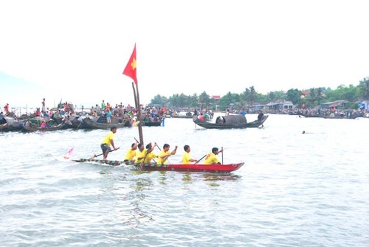 Boat race on Tam Giang Lagoon - 4 Boat race on Tam Giang Lagoon - 4