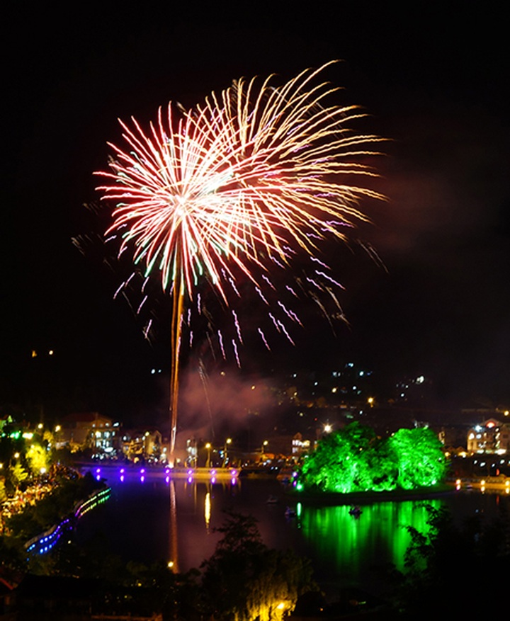 Thousands flock to Sapa for culture-tourism week - 3