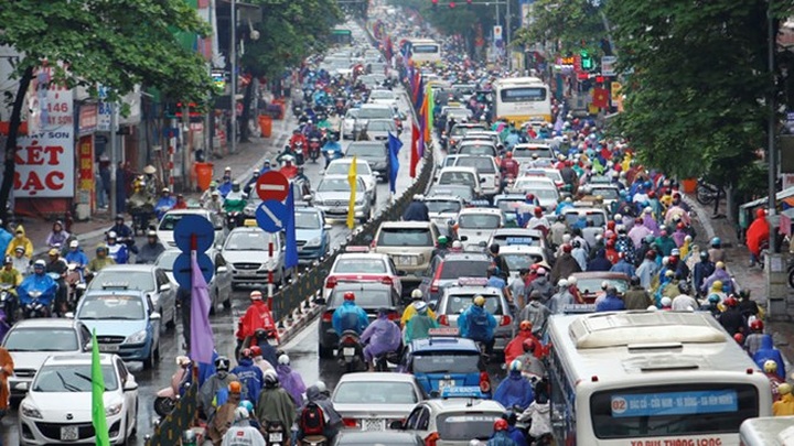 Hanoi to revoke out-dated motorbikes to reduce air pollution - 1