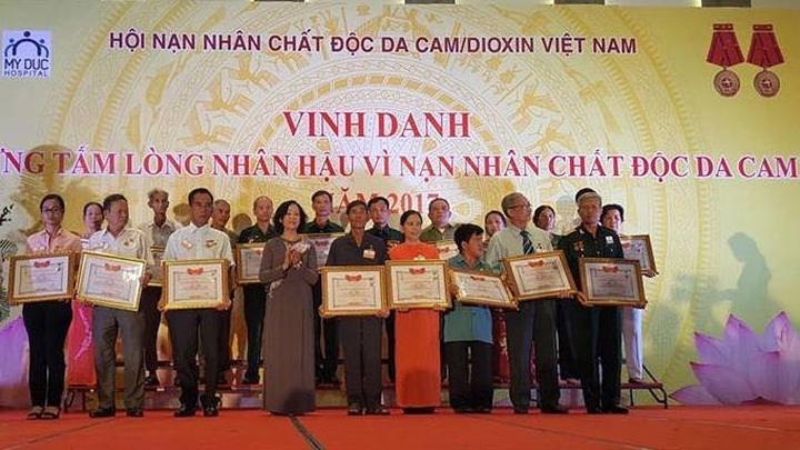 Kind-hearted people honoured for their support for AO victims - 1