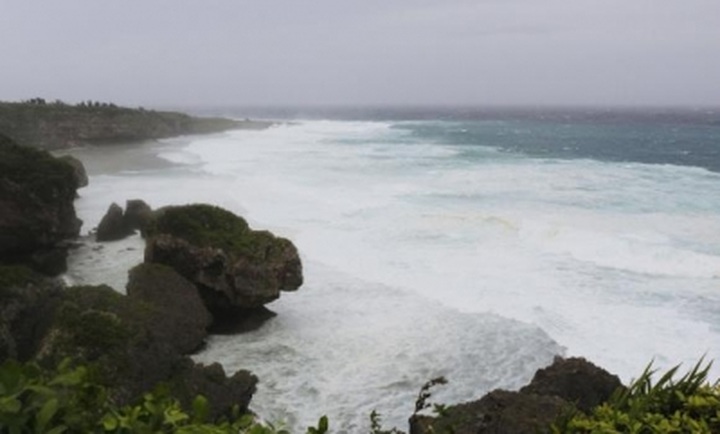 Japan battens down as intense typhoon Neoguri nears - 1