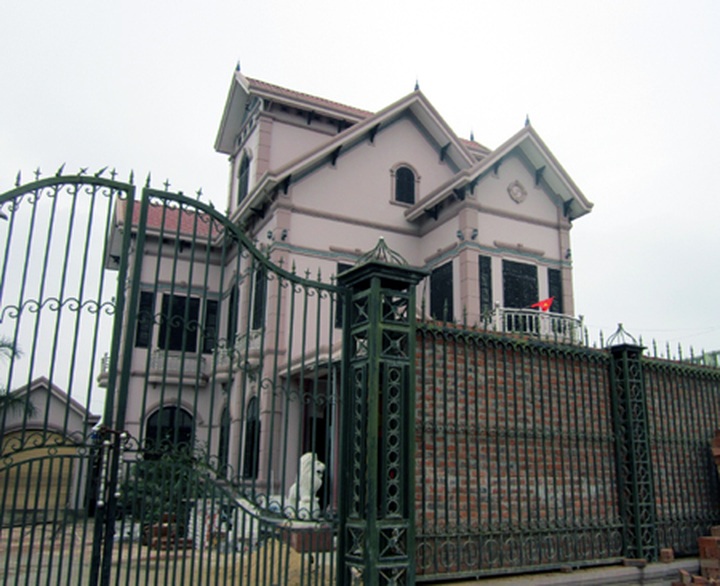 Commune turns trash into treasure - 2