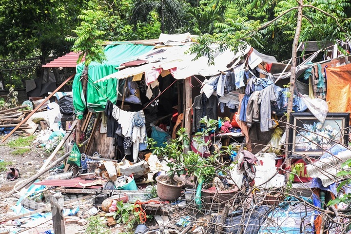 Life under Long Bien Bridge revealed - 9
