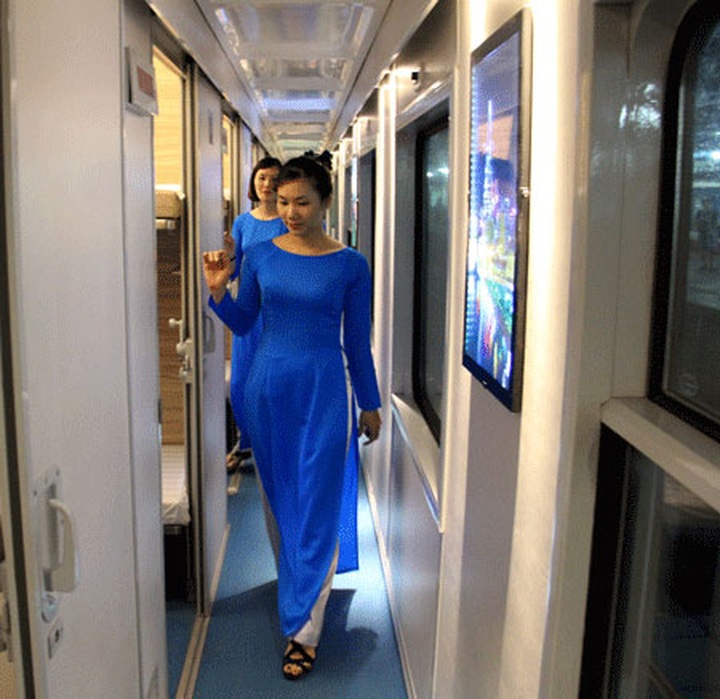 First 5-star express train in Vietnam - 4